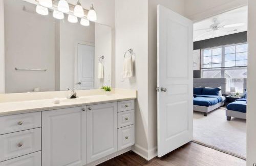 Cary Apartment | Upscale King 2BR Suite Mins to Downtown Raleigh!