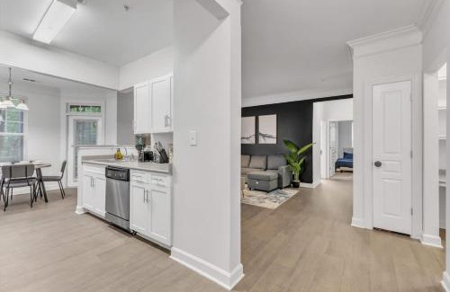 Southwest Raleigh Apartment | Upscale King 2BR Suite Mins to Downtown Raleigh