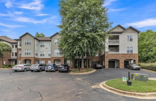 Southwest Raleigh Apartment | Upscale King 2BR Suite Mins to Downtown Raleigh