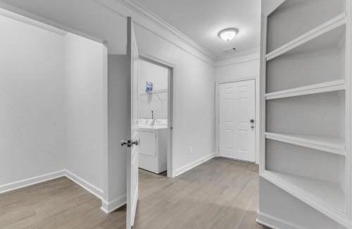 Southwest Raleigh Apartment | Upscale King 2BR Suite Mins to Downtown Raleigh