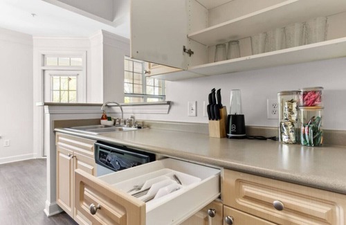 Southwest Raleigh Apartment | Upscale King 3 Bed Suite—Mins to Downtown Raleigh!
