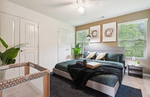 Southwest Raleigh House | Upscale King 3BR Townhouse Mins to Cary & NC State