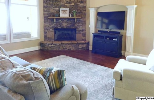 Cedar Bluff House | Upscale Lakefront Home