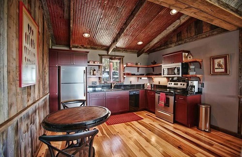 Wimberley Cabin | Upscale Luxury Cabin! Has it all Hot tub, Fireplace, Gorgeous Views!