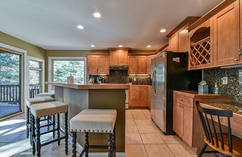 Skyland Cabin | Upscale MNT oasis. Perfect family home. Close to all area attractions. Hot Tub.