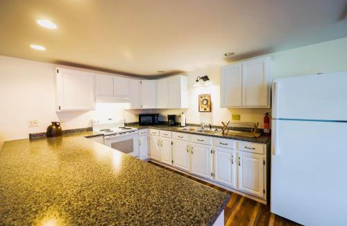 Greenville Apartment | Upscale Moosehead lake Suite downtown Greenville