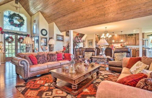 Franklin House | Upscale Mountain Escape with View, 10 Mi to Dwtn!