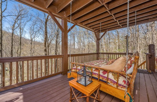 Elk Park Cabin | Upscale mountain log cabin with decks, fireplaces, & two primary bedrooms