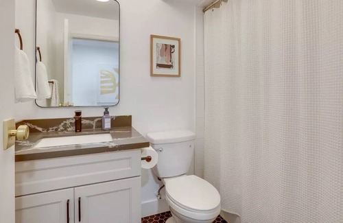 Camas Apartment | Upscale neighborhood, 1200sqft apartment, fully fenced backyard
