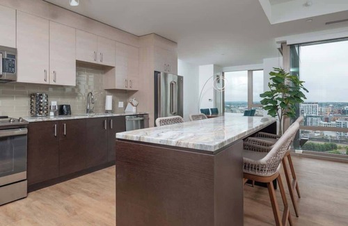 Downtown Boston Condo | Upscale Penthouse w Gym & Parking near MGH & TUFTS