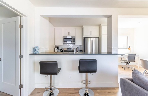 South Redondo Apartment | Upscale Redondo Beach 1BR, nr Water, Restaurants & Shops, by Blueground
