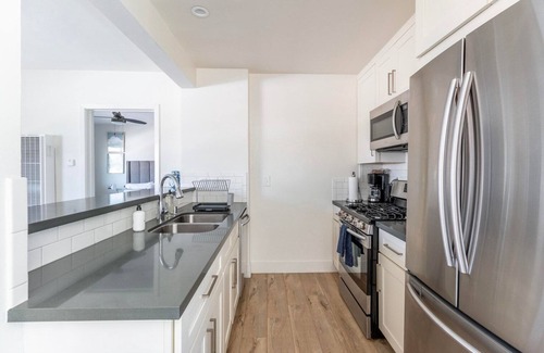 South Redondo Apartment | Upscale Redondo Beach 1BR, nr Water, Restaurants & Shops, by Blueground
