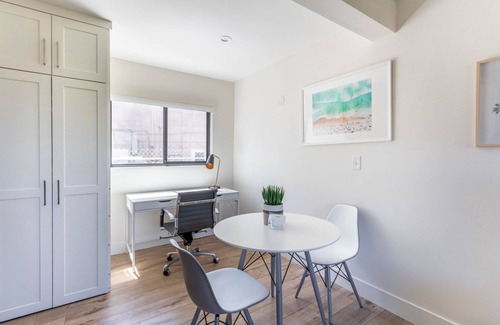 South Redondo Apartment | Upscale Redondo Beach 1BR, nr Water, Restaurants & Shops, by Blueground