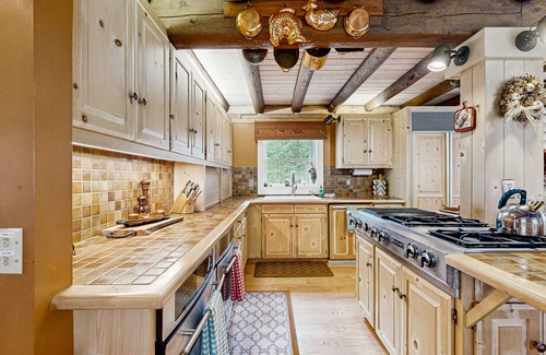 Trout Lake Cabin | Upscale Riverfront Lodge with Firepits & Game Room - Close to Mt. Adams
