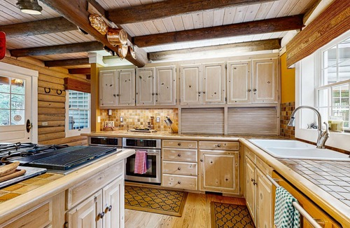 Trout Lake Cabin | Upscale Riverfront Lodge with Firepits & Game Room - Close to Mt. Adams