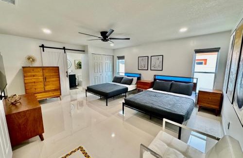 Carrollwood House | Upscale Tampa Bay Dream Home Pool with Putting Green