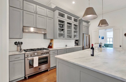 Savannah Victorian District House | Upscale Townhome & Carriage House in Savannah, Steps to Forsyth Park, sleeps 10