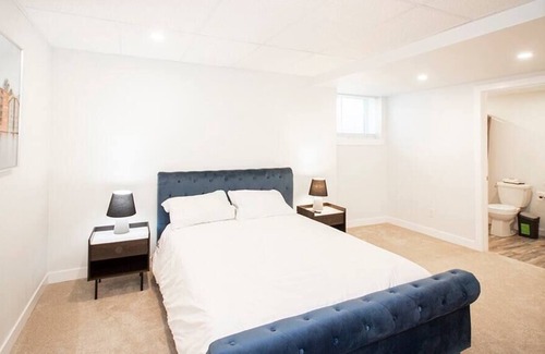 Fort Gary House | Upscale Townhouse with Parking, Wi-Fi & Laundry!
