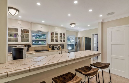 Bakersfield House | Upscale, tranquil, modern oasis: Amazing pool and spa