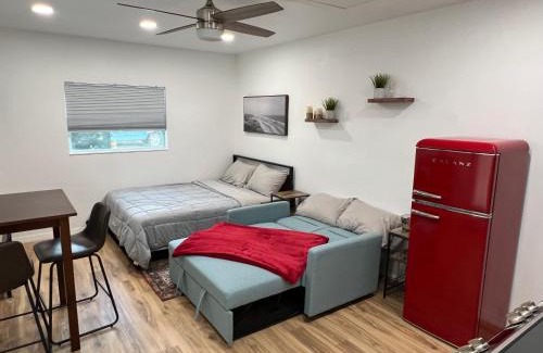 Childs Park House | Upscale Unique Studio, Private Yard And Entrance