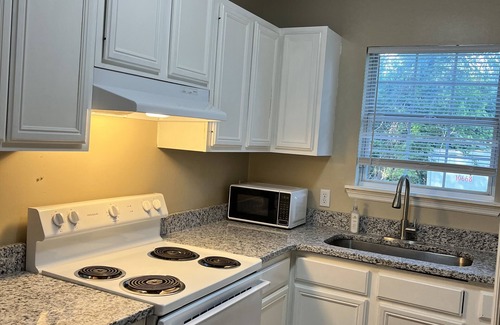 Valdosta Apartment | Upstairs Duplex Near VHS Stadium