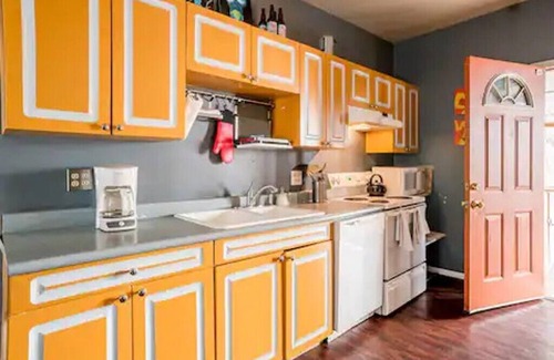 West Highland Apartment | Upstairs @ Eric's - HipFunPad & Super Neighborhood