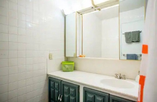 West Highland Apartment | Upstairs @ Eric's - HipFunPad & Super Neighborhood