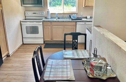 Crescent City North Apartment | Upstairs getaway on spacious lot close to scenic Pebble Beach Drive.
