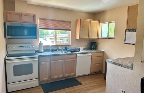 Crescent City North Apartment | Upstairs getaway on spacious lot close to scenic Pebble Beach Drive.