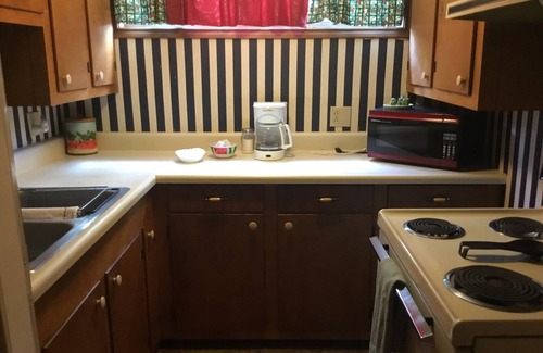 Deville Apartment | Upstairs King Size Bedroom Apartment Private Entrance