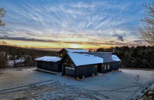 Swan Lake House | Upstate NY retreat near Bethel Woods