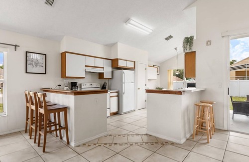Chatham Park House | Upstay 3BR Family-friendly Stylish Retreat w Patio