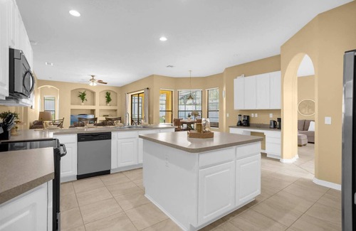 Legacy Park House | Upstay - Awesome Bungalow Home w Swimming Pool