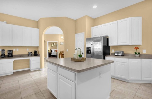 Legacy Park House | Upstay - Awesome Bungalow Home w Swimming Pool