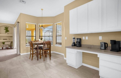 Legacy Park House | Upstay - Awesome Bungalow Home w Swimming Pool