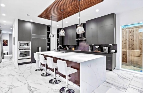 Knox - Henderson House | Upstay -Showstopper Home w Luxury Patio, Gym, Pool