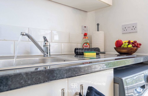 Newport Apartment | Upto 20% Off |Stylish 4BR Contractor Stay|Parking