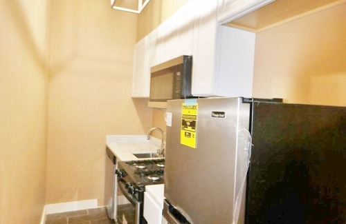 Faubourg Delachaise Apartment | Uptown 1 block from Magazine St mins from Downtown off street parking