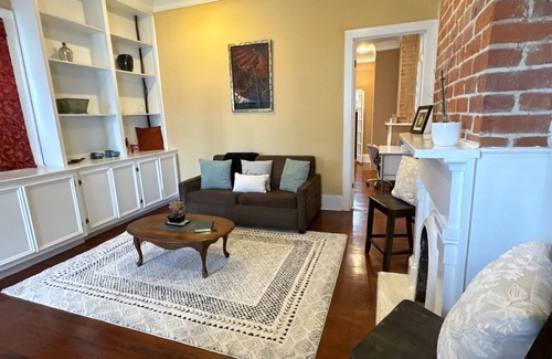 Faubourg Delachaise Apartment | Uptown 1 block from Magazine St mins from Downtown off street parking