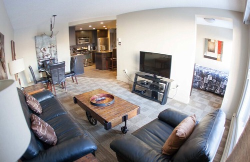 Connaught Condo | Uptown 1D01- 1 Bedroom + Den - Calgary, Alberta