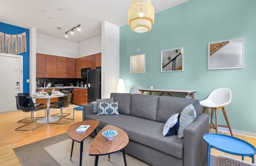 First Ward Apartment | Uptown 1st Ward | Walk Everywhere | Apple TV-Wifi