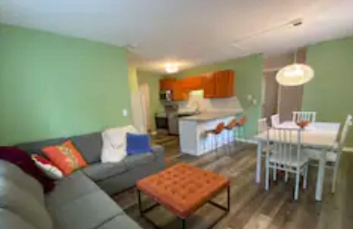 Athens House | Uptown 6-Bdrm House, 2 Kitchens, Brand New Remodel