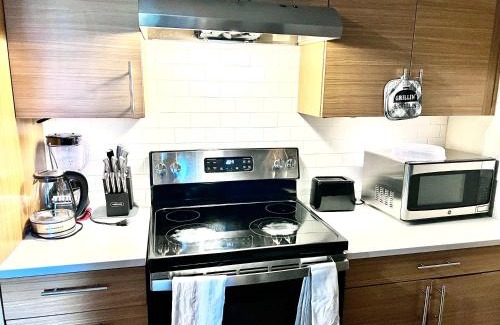Fourth Ward Apartment | Uptown Charlotte Modern Stay 2BR