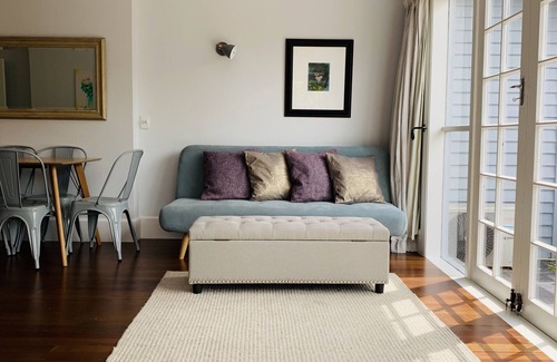 Saint Albans Cottage | Uptown City Haven - Christchurch Townhouse