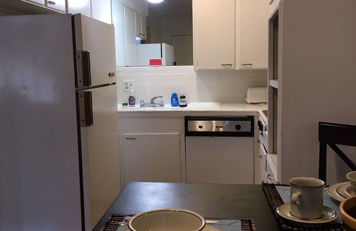 Knox - Henderson Apartment | Uptown Dallas - Comfy 1 bd #6, WiFi, Parking, Near Restaurants & Shops & Safe