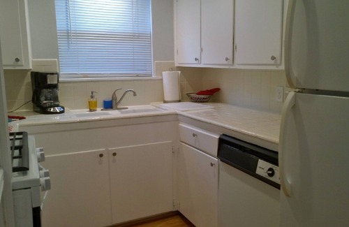 Knox - Henderson Apartment | Uptown Dallas – Cozy 1 bd #3, WiFi, Parking, Near Restaurants & Shops & Safe