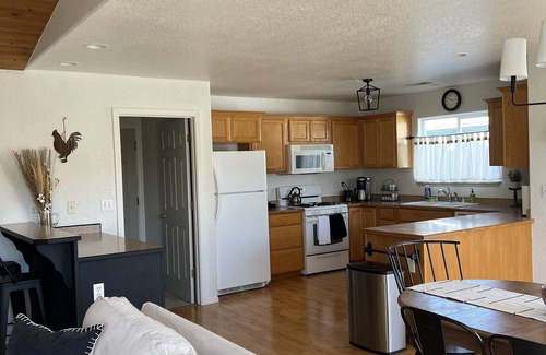 Ferndale House | Uptown Ferndale- two blocks from Main St in the Victorian Village!