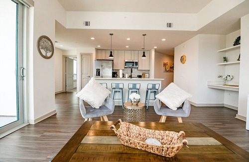 Charlotte Center City Apartment | Uptown Fully Furnished 2BR Apartment by RedAwning