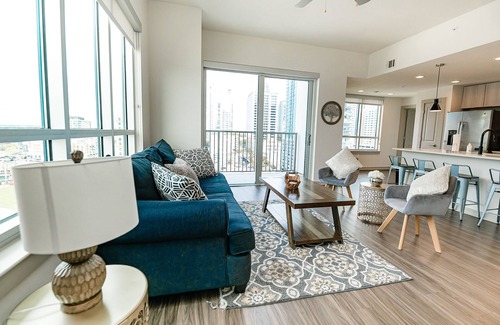 Charlotte Center City Apartment | Uptown Fully Furnished 2BR Apartment by RedAwning