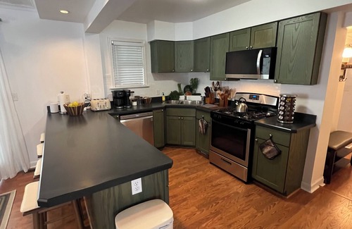 Kingston House | Uptown Getaway, walkable to amenities, restaurants, bars, & farmers market
